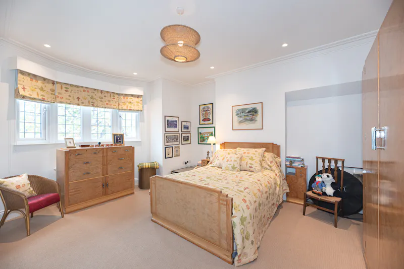 Bedroom at Edwardian Clapham family home, D2872 (photo 29)
