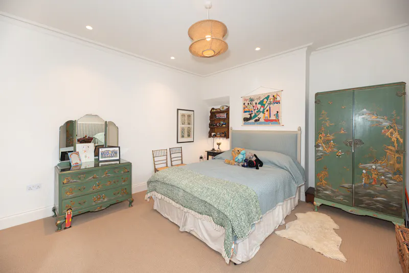 Bedroom at Edwardian Clapham family home, D2872 (photo 35)