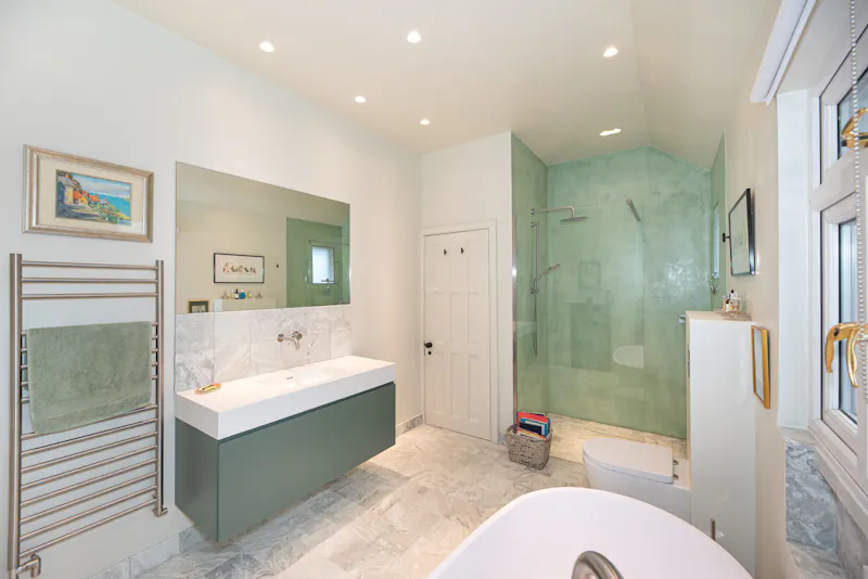 Shower at Edwardian Clapham family home, D2872 (photo 44)
