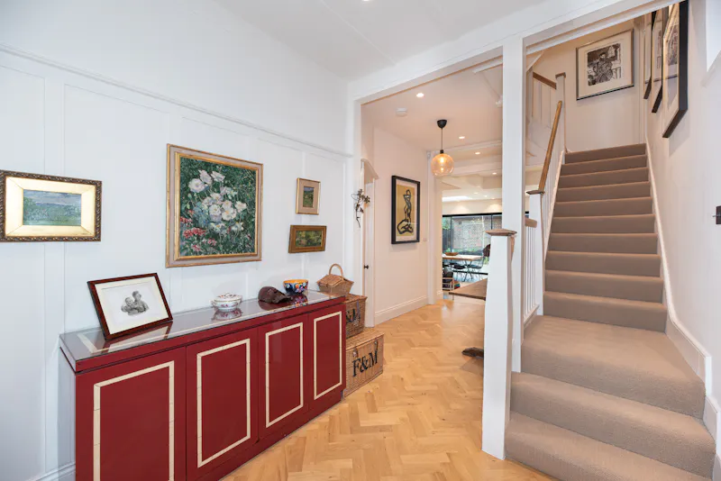 Entrance hall at Edwardian Clapham family home, D2872 (photo 2)