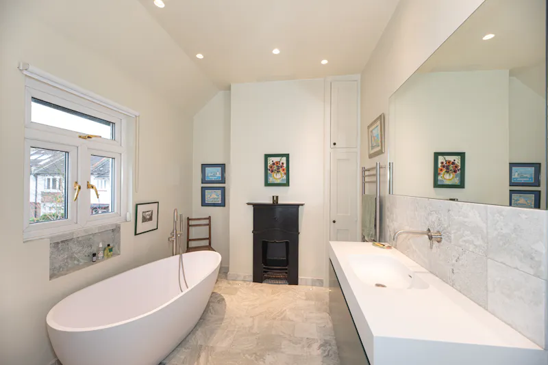 Bathroom at Edwardian Clapham family home, D2872 (photo 40)