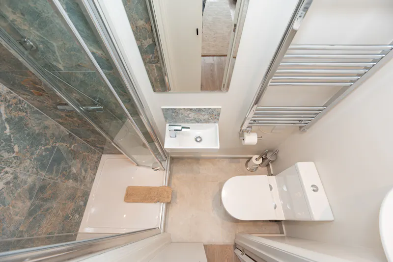 Bathroom at Edwardian Clapham family home, D2872 (photo 74)