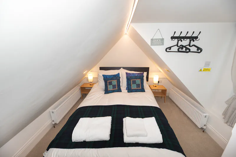 Bedroom at Edwardian Clapham family home, D2872 (photo 71)