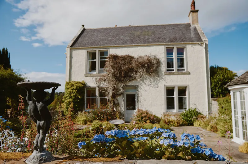 Whimsical Elgin country house, B2127 (photo 41)