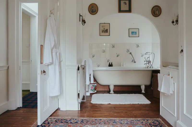 Bath at Whimsical Elgin country house, B2127 (photo 24)