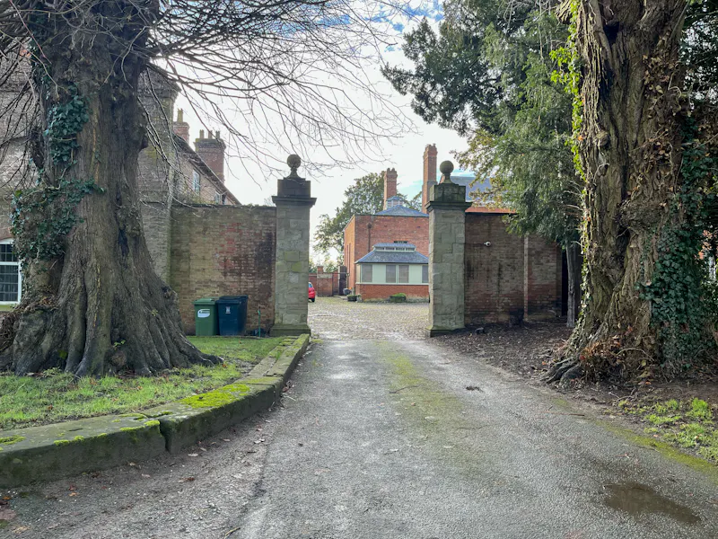 Driveway at Grand Whittington stately home, A1694 (photo 30)