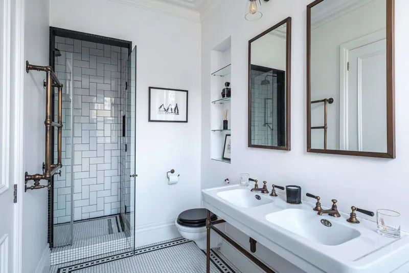 Bathroom at Stylish Wandsworth family home, B2128 (photo 9)