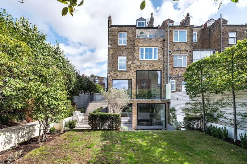 Garden at Stylish Wandsworth family home, B2128 (photo 15)