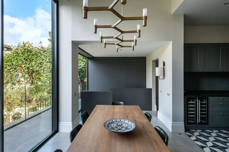 Dining room at Stylish Wandsworth family home, B2128 (photo 5)
