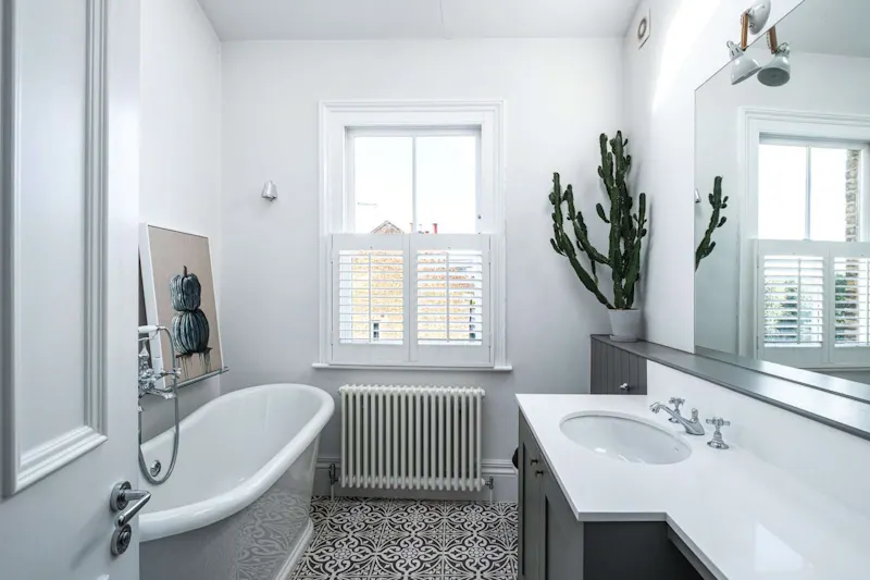 Bath - rolltop at Stylish Wandsworth family home, B2128 (photo 11)