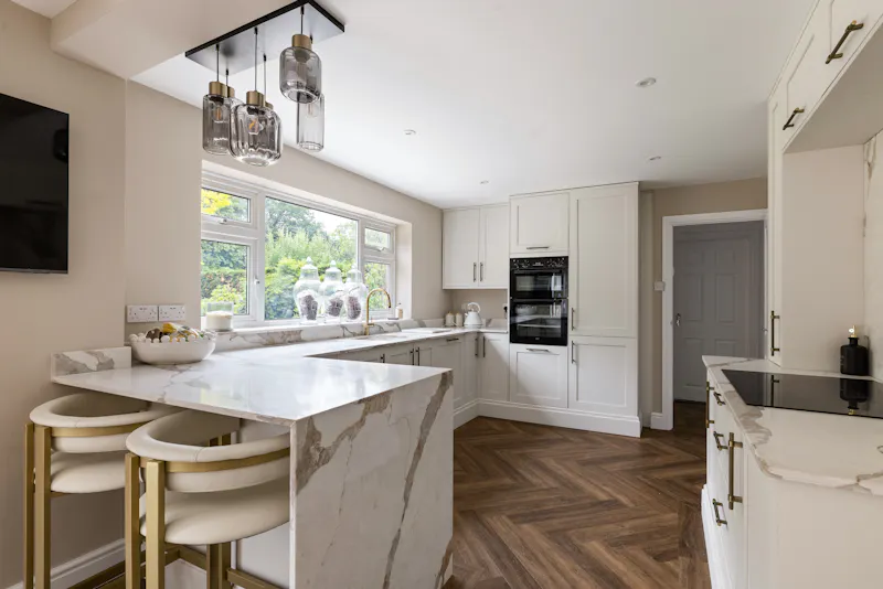 Kitchen at 1960s Windlesham family home, D2874 (photo 3)