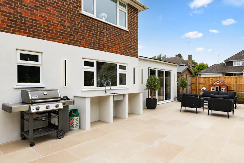 1960s Windlesham family home, D2874 (photo 10)