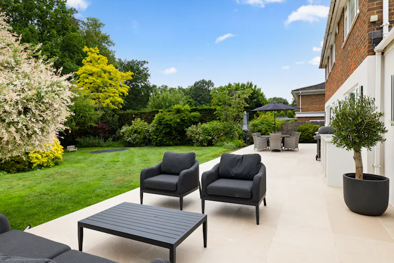 Garden at 1960s Windlesham family home, D2874 (photo 9)