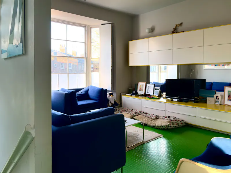 Living Room at Canonbury Design-Led Townhouse, B2129 (photo 11)