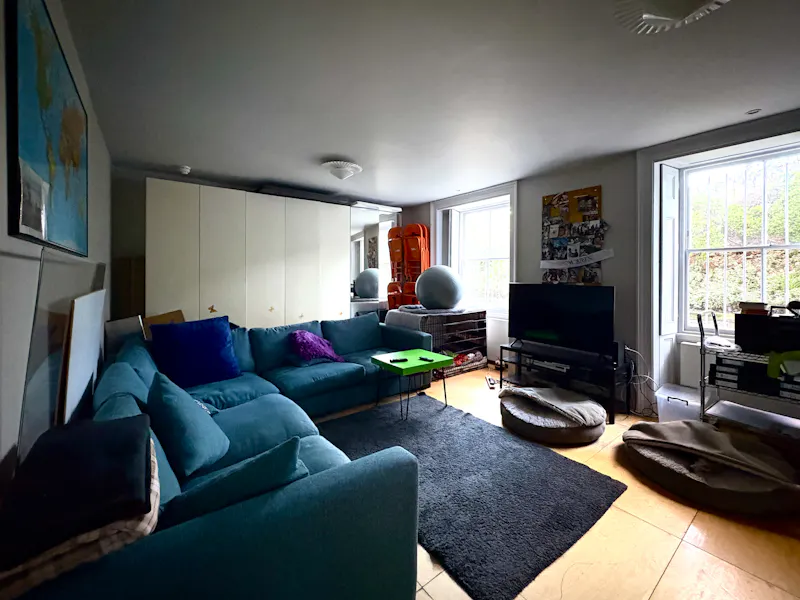 Living Room at Canonbury Design-Led Townhouse, B2129 (photo 21)