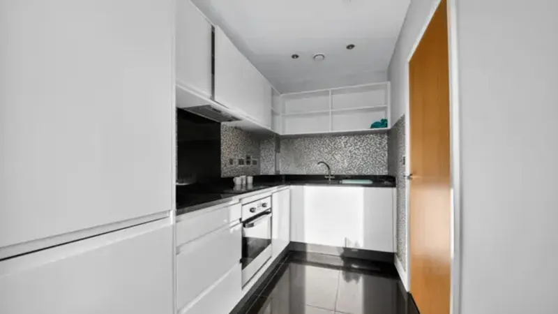 Kitchen at Neutral Colindale Flat, F1274 (photo 6)