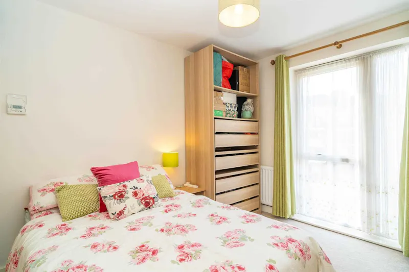 Bedroom at Neutral Colindale Flat, F1274 (photo 12)