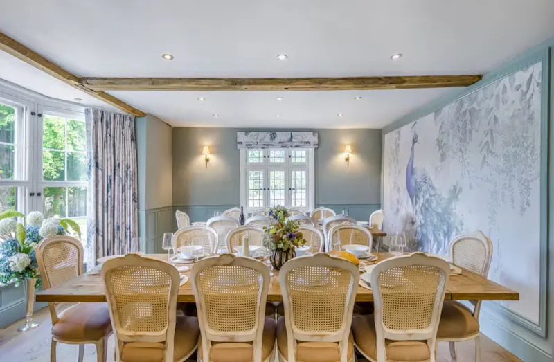 Dining room at Stebbing Tudor manor house, M372 (photo 11)