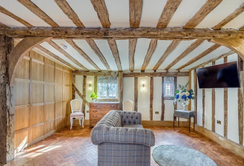 Living Room at Stebbing Tudor manor house, M372 (photo 12)