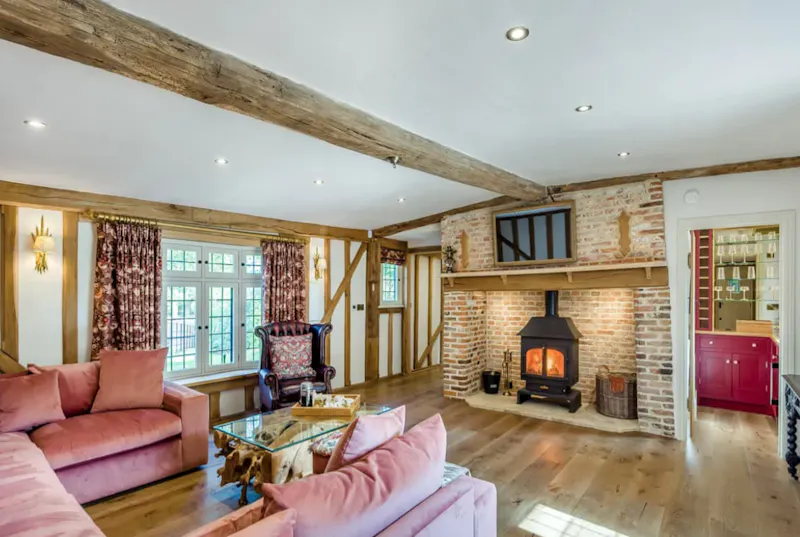 Beams at Stebbing Tudor manor house, M372 (photo 9)