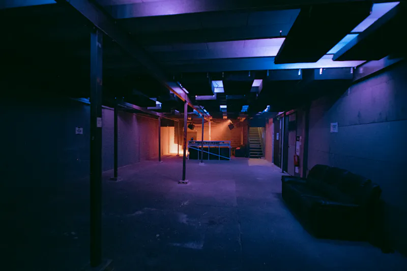 Industrial Tottenham nightclub, R886 (photo 4)
