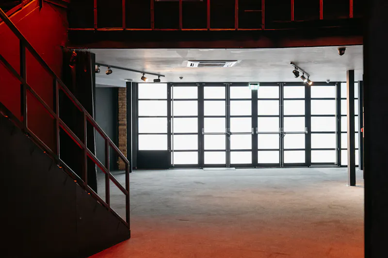 Iconic Waterloo Arched Venue, N571 (photo 3)