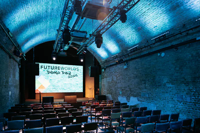 Iconic Waterloo Arched Venue, N571 (photo 16)