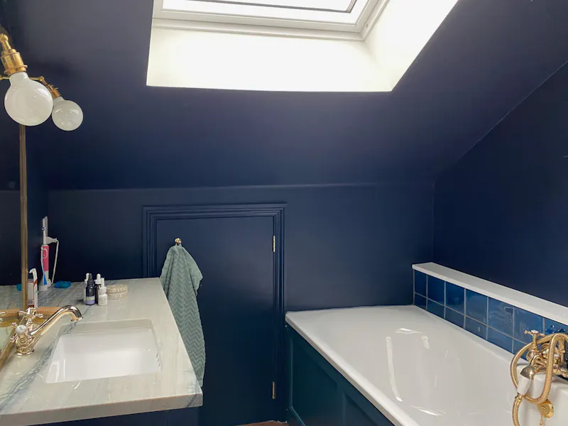 Bath at Stylish Kensal Green house, F1107 (photo 38)