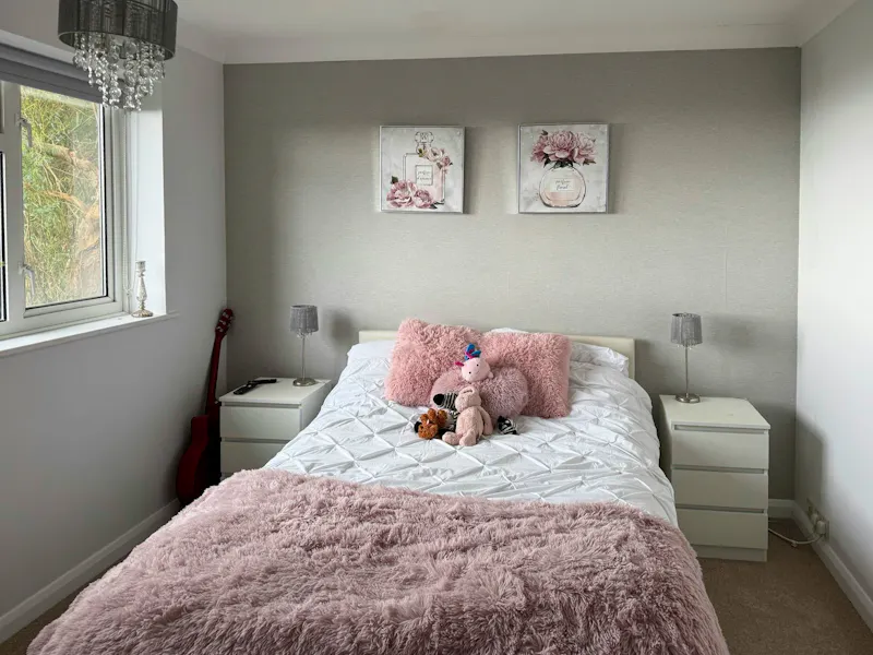 Bedroom at Retro 1960s Lancing House, D2876 (photo 17)