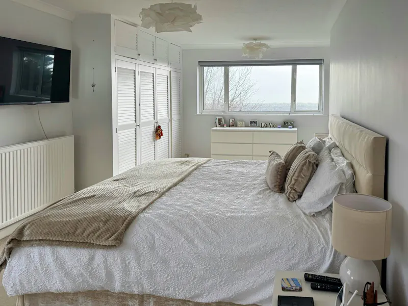 Bedroom at Retro 1960s Lancing House, D2876 (photo 15)