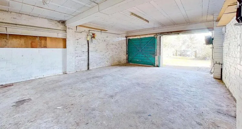 Garage at Retro 1960s Lancing House, D2876 (photo 18)