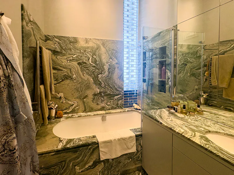 Bath at Stunnning Earls Court Flat, F1275 (photo 34)