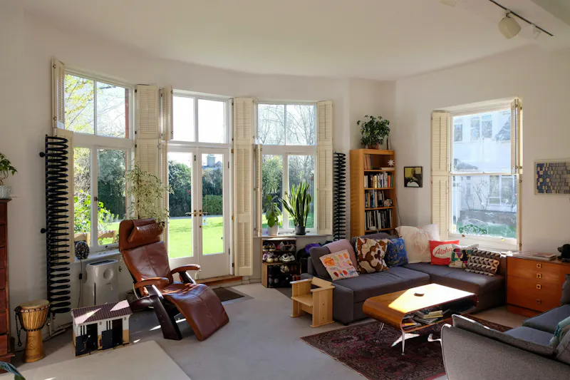 Living Room at Retro Hampstead Flat, F1276 (photo 2)
