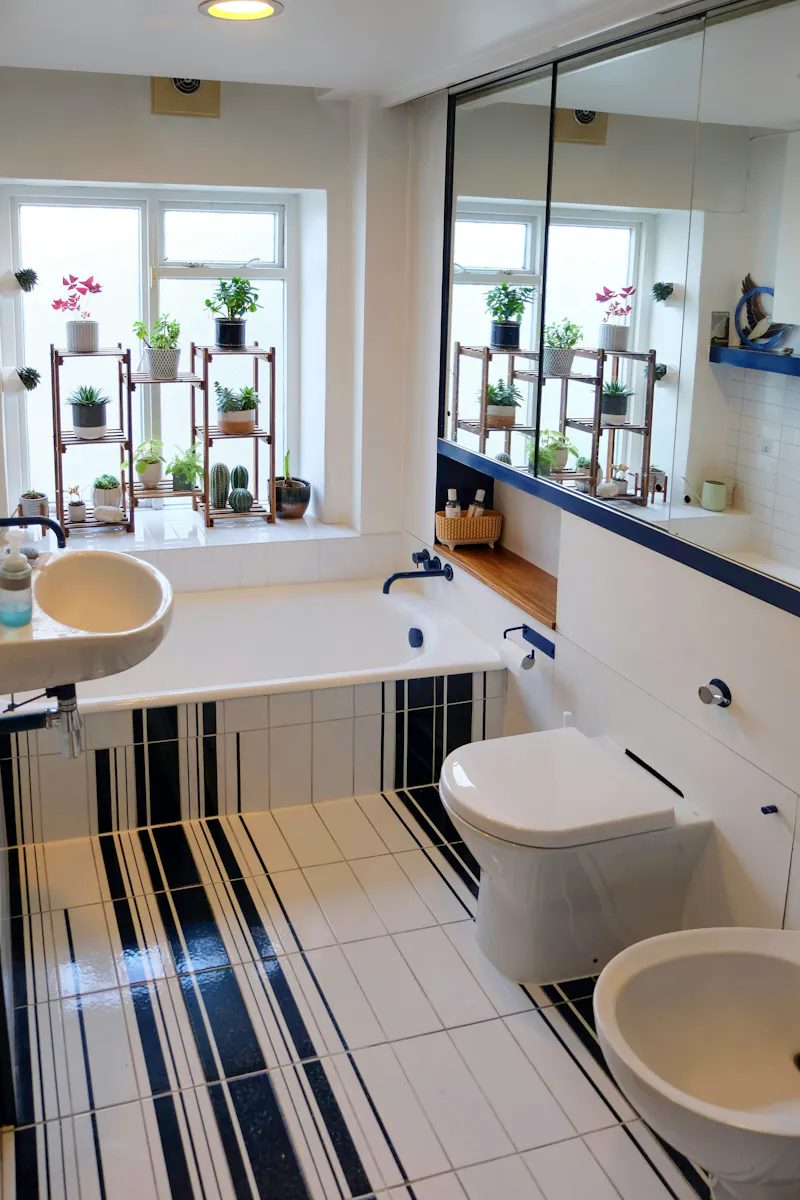 Bathroom at Retro Hampstead Flat, F1276 (photo 22)