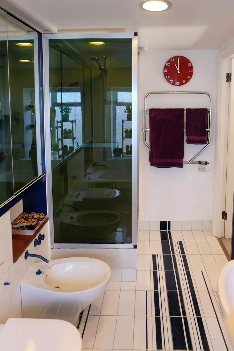 Shower at Retro Hampstead Flat, F1276 (photo 25)
