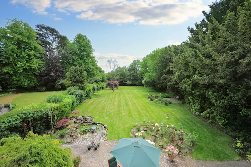 Garden at Character Sevenoaks Period home, B2143 (photo 32)
