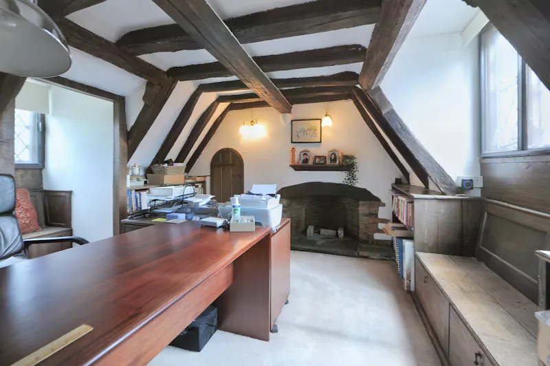 Study at Character Sevenoaks Period home, B2143 (photo 10)