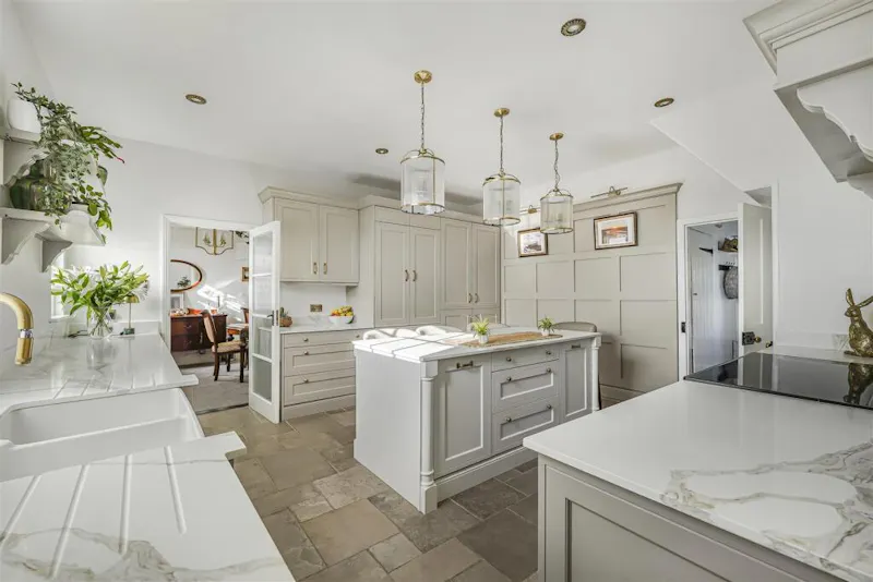 Kitchen island at Country home in Steeple, A1699 (photo 4)
