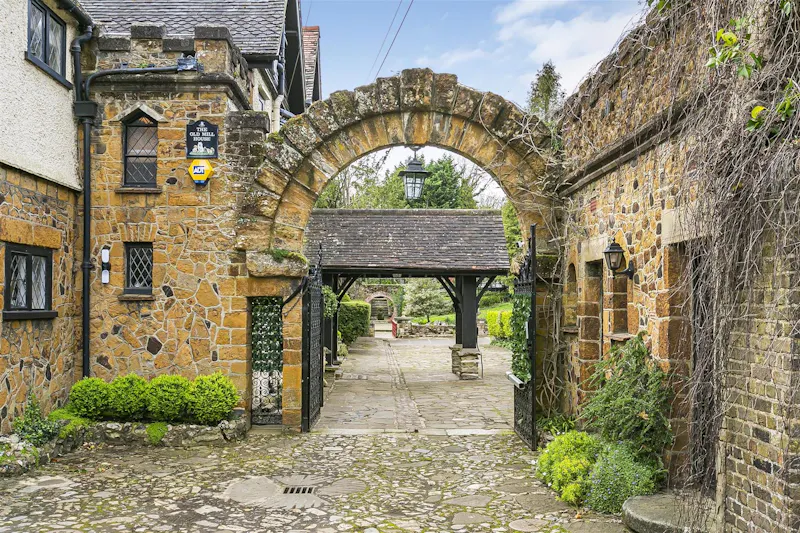 Old Mill House Kings Langley, C960 (photo 14)