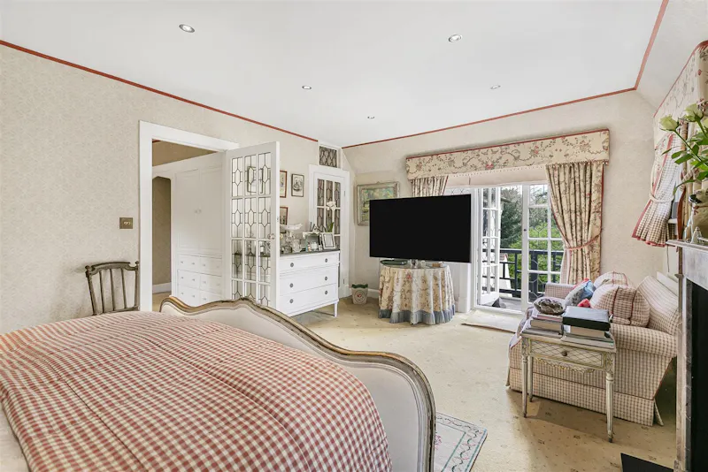 Bedroom at Old Mill House Kings Langley, C960 (photo 9)