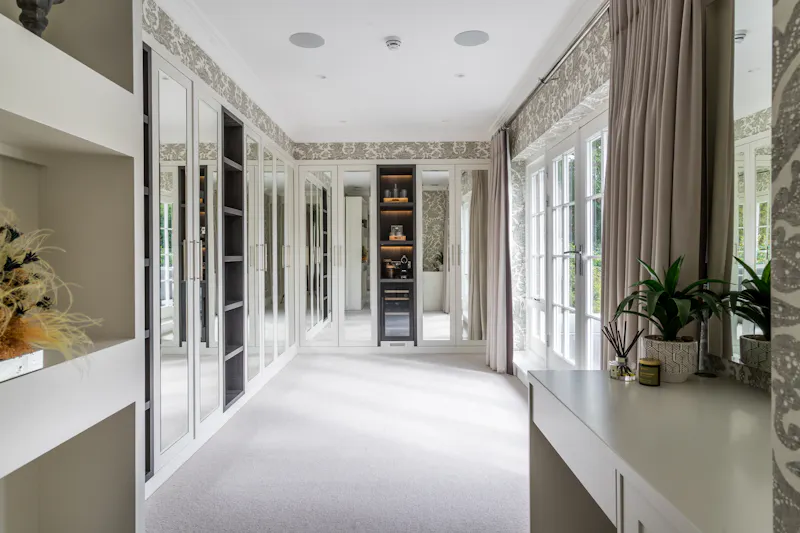 Dressing room at Glamorous Burwood mansion, D2877 (photo 37)