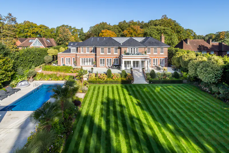 Garden at Glamorous Burwood mansion, D2877 (photo 63)