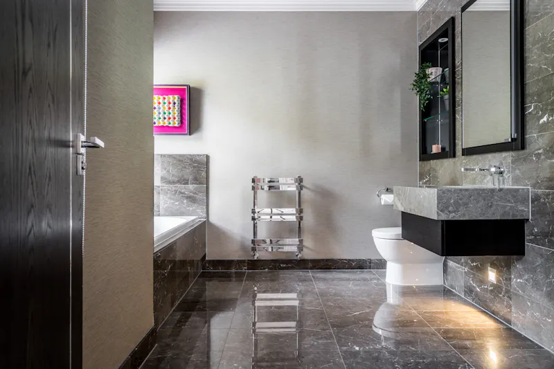 Bathroom at Glamorous Burwood mansion, D2877 (photo 53)
