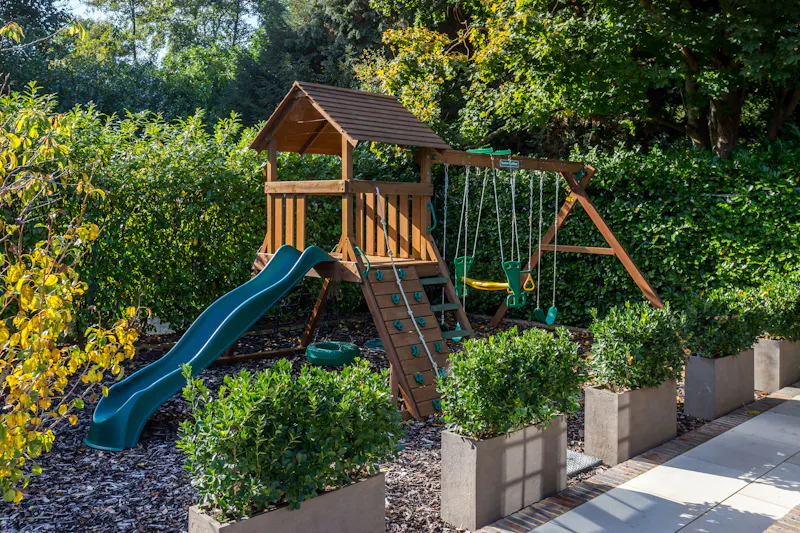 Treehouse at Glamorous Burwood mansion, D2877 (photo 78)