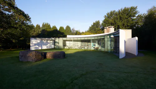 Striking curved Wiltshire house, K518