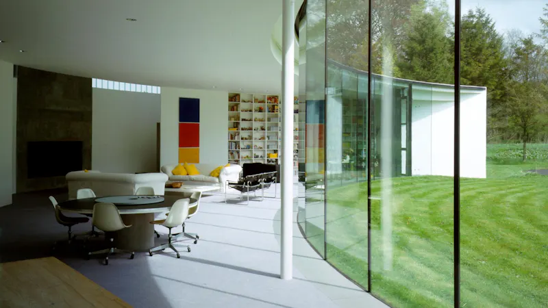 Striking curved Wiltshire house, K518 (photo 5)