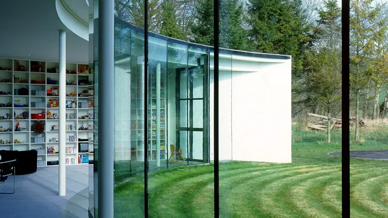 Striking curved Wiltshire house, K518 (photo 8)