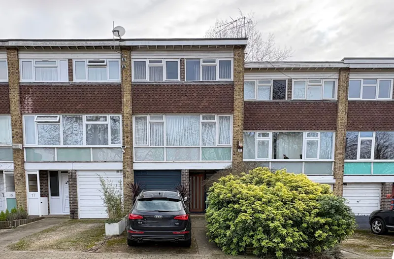 Garage at Cool 60s Roehampton townhouse, D2878 (photo 1)