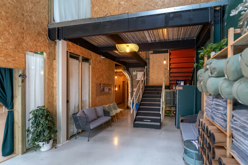 Staircase at Wellness Studio Canning Town, N573 (photo 6)