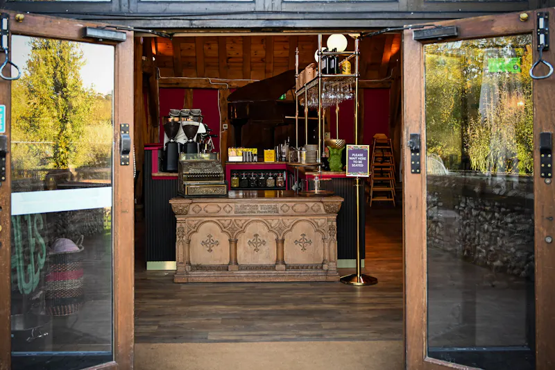 Coggeshall tea room & venue, R887 (photo 3)